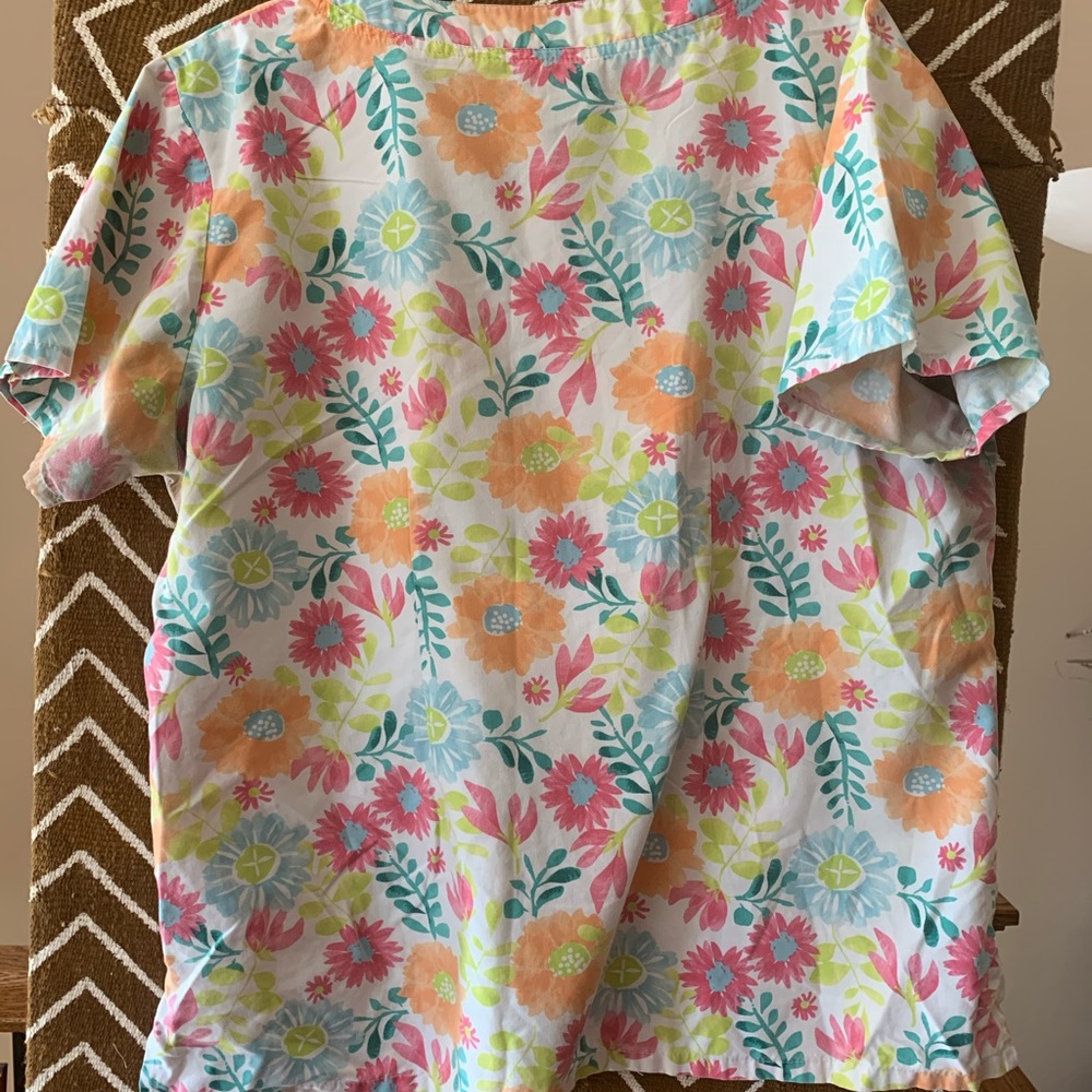 Colorful scrub top - Picture 3 of 7